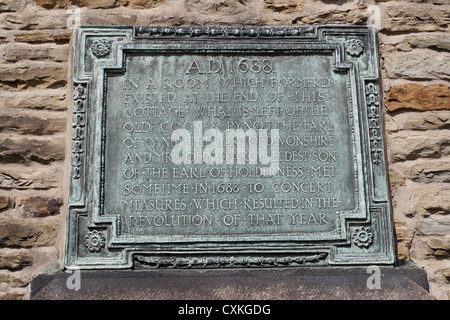 Plaque commerciale sur le côté de la maison de la révolution à Whittington Chesterfield Angleterre, bâtiment classé Banque D'Images