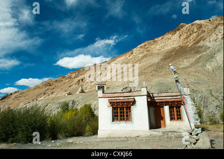 L'Inde, le Ladakh, vallée de Markha, vieille femme avec les ondes à la face de typique (aucune suggestion) chambre Banque D'Images