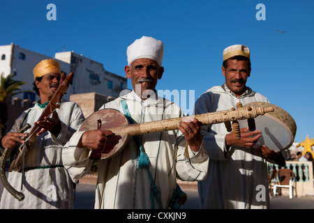 Danseurs Gnaoua marocain à Marrakech, Maroc Banque D'Images