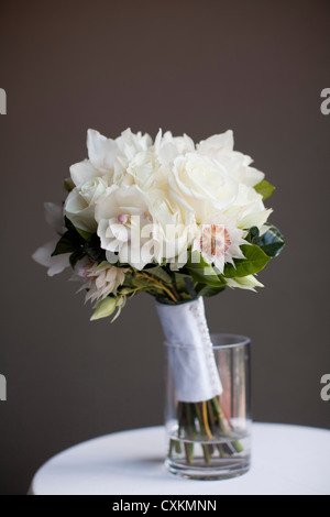 Bouquet de mariée sur table, Toronto, Ontario, Canada Banque D'Images