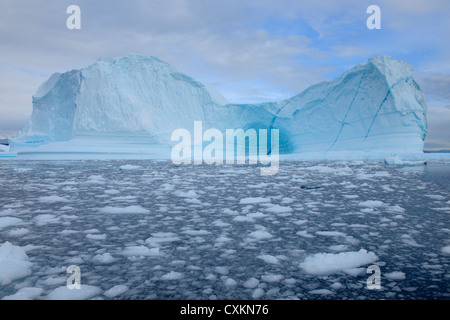 Iceberg, Rode, Fjord Scoresby Sund, Groenland Banque D'Images