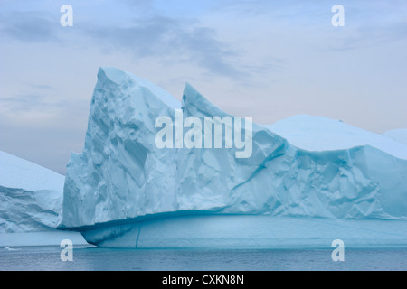 Iceberg, Rode, Fjord Scoresby Sund, Groenland Banque D'Images