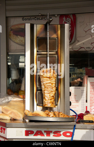 Boutique de vente de kebabs donner à Istanbul, Turquie Banque D'Images
