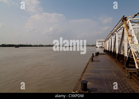 Embarcadère à l'Armenian Ghat à Kolkata Banque D'Images