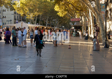 Les touristes dans la rue Las Ramblas à Barcelone.Espagne,europe Banque D'Images