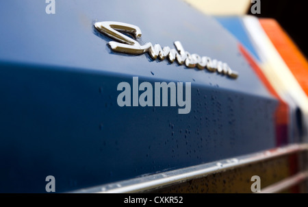 Détails badge bleu, Sunbeam Rapier Fastback 1971 Banque D'Images