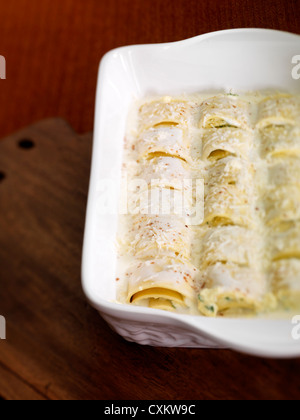 Plat de pâtes roulées au fromage Banque D'Images