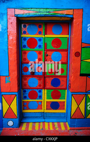 Porte colorée à 'Casa de bepi' maison à Burano, Venise, Italie. Banque D'Images