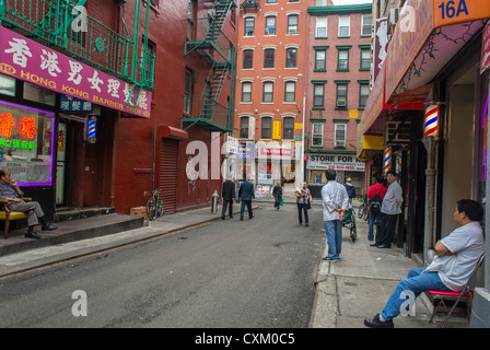 New York City, NY, personnages, scènes de rue, salons de coiffure, dans Chinatown, Manhattan New yorkers bâtiments, rue animée de la ville états-unis Banque D'Images