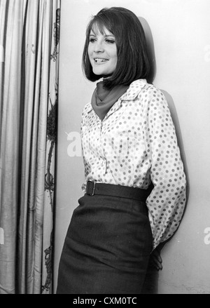SANDIE SHAW la chanteuse pop britannique en mai 1966 Banque D'Images