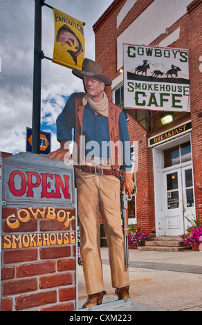 John Wayne à découpe Cowboy's Smokehouse Cafe sur la rue Main à Panguitch, Utah, USA Banque D'Images