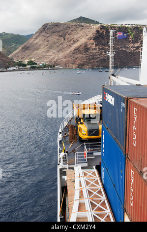 Conteneurs sur un navire, le RMS St Helena voyageant à partir de Cape Town à St Helena Banque D'Images