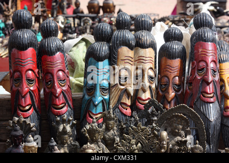 Les sculptures en bois en marché. Katmandou, Népal Banque D'Images