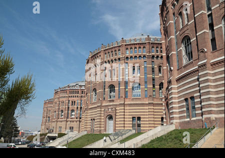 N° 1 (A) , pas de 2 (B) (B est le foyer de BA Halle), n° 3 (C) et non 4 (D) Gazomètre complexe, mijoter, Vienne (Wien), l'Autriche. Banque D'Images