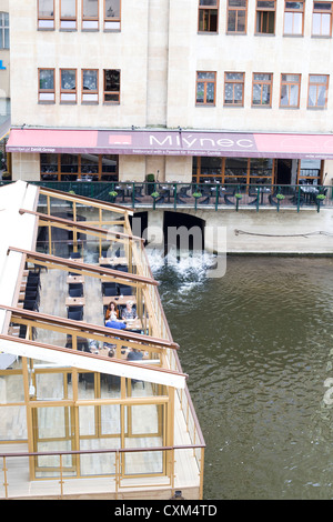 Vue sur le paysage des rives de la rivière Vltava à Prague Banque D'Images