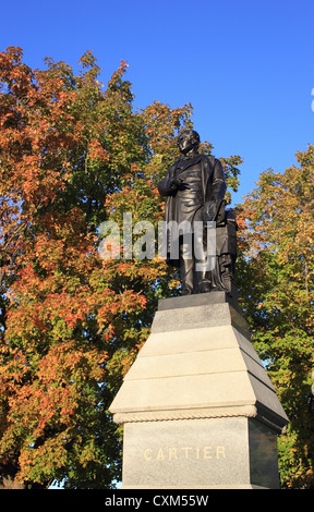 Statue de Sir George-Étienne Cartier (1814-1873) dans le parc de la colline du Parlement, Ottawa, Ontario, Canada Banque D'Images