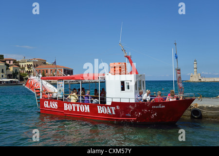 Bateau à fond de verre dans le port, Chania, Chania, Crète, Région Région Crète, Grèce Banque D'Images