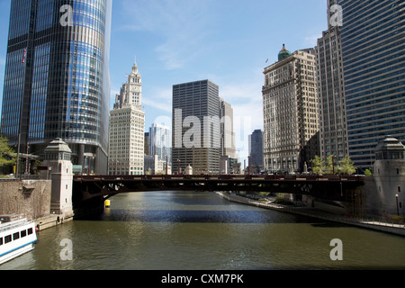 Voir à l'est au-dessus de Chicago River de State Street Bridge Banque D'Images