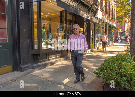 New York City, NY, Etats-Unis, Street Scenes, People Shopping in Greenwich Village, Manhattan, Store, 'Jimmy Choo' marche urbaine, rangée de magasins, homme marchant dans urbain, riche quartier usa, ny Streets Banque D'Images