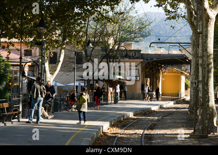 La ligne de tramway de Sollér à Port de Sollér fait partie de la ligne de train orange à Palma de Majorque Banque D'Images