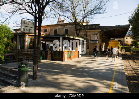 La ligne de tramway de Sollér à Port de Sollér fait partie de la ligne de train orange à Palma de Majorque Banque D'Images