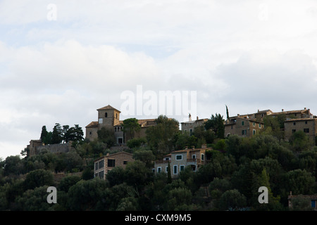 Deia est un mountainvillage pitoresque dans les montagnes de Tramuntana sur la côte nord-ouest de Majorque Banque D'Images