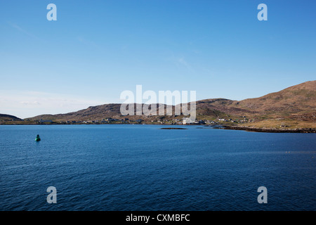 Avis de Castlebay (Bagh a Chaisteil) sur l'île de Barra de l'embarcadère d'Oban, îles Hébrides, Ecosse, Royaume-Uni Banque D'Images