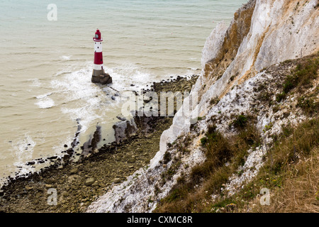 Vue vers le bas sur Beachy Head Lighthouse près de Eastbourne East Sussex, England UK Banque D'Images