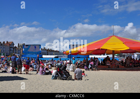 Plage de Weymouth, compétitions de voile sur grands écrans au cours de l'Jeux olympiques de 2012 à Londres. Banque D'Images