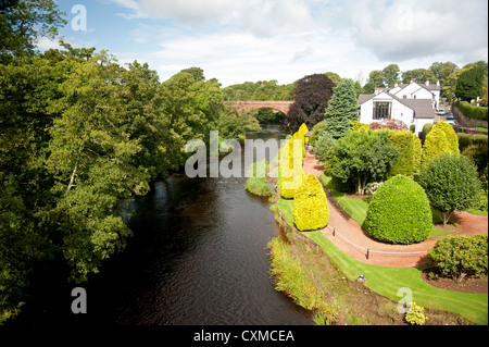 La vue en aval vers le nouveau pont de Brig o' Doon, Alloway, l'Ayrshire. L'Ecosse Banque D'Images