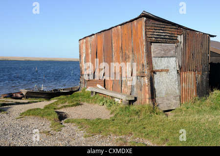 Old rusty zinc ondulé hangar bateau ponton d'Chickerell Point East Dorset flotte ruche Banque D'Images