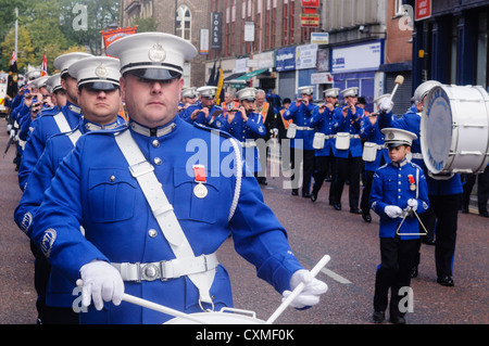 Millar Memorial de parades de flûte sur une route à Belfast lors d'une parade de l'ordre d'Orange Banque D'Images