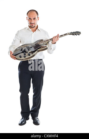 Un musicien de jazz bien habillé avec une guitare Banque D'Images