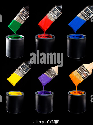 Contexte de la rangée de pinceaux avec divers peinture de couleur dans une goutte de peinture Banque D'Images