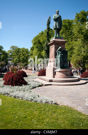 Le muistomerkki Runebergin Johan Ludvig Runeberg et Johan Ludvig's Memorial dans le parc Esplanadi, Helsinki Banque D'Images
