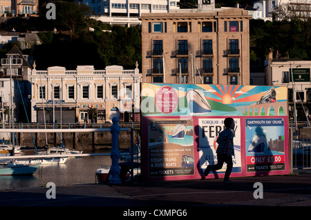 Le port de Torquay,anglais,Riviera,ferry enfants jouant Banque D'Images