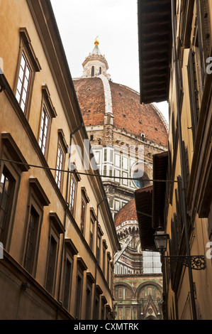 Vue sur le dôme et l'église de S. Maria Novella à Florence Banque D'Images