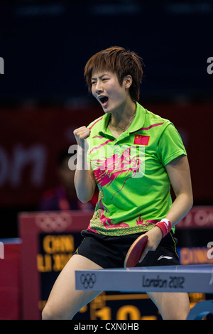 Ding Ning (Chn) gagne le women's tennis de table Médaille d'argent dans les Jeux Olympiques d'été, Londres 2012 Banque D'Images