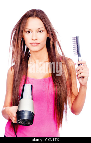 Femme avec de longs cheveux tenue à cheveux et peigne, isolated on white Banque D'Images