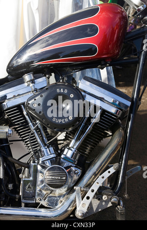 Moto Chopper sur un salon dans le Gloucestershire Angleterre Banque D'Images