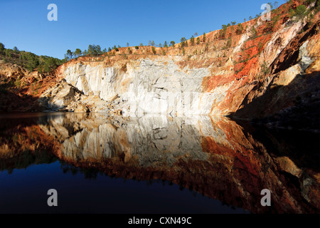 Corta de Mina de Peña del Hierro, en Nerva, Huelva, Andalousie, Espagne Banque D'Images