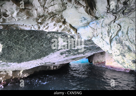 Les falaises de craie blanche et de grottes souterraines Rosh ha-Hanikra Banque D'Images