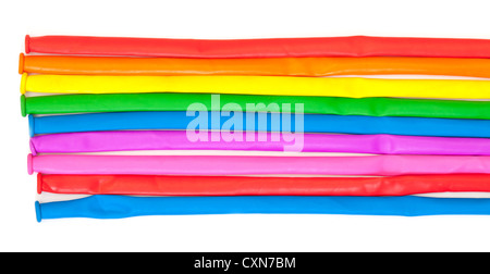 Pas gonflés d'air, des ballons multicolores sur fond blanc Banque D'Images