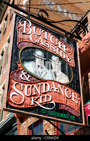 Butch Cassidy et Sundance Kid (suites de luxe) signe sur Sherman Street, dans la ville historique de Deadwood, Dakota du Sud, USA Banque D'Images