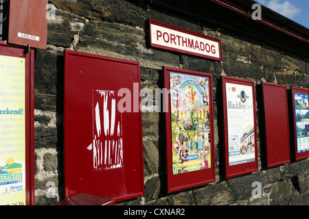 La station de Porthmadog plate-forme sur le Welsh Highland Railway Banque D'Images