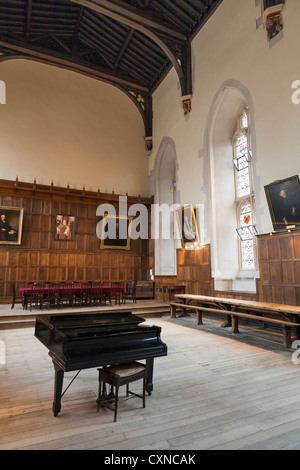 Salle à manger avec piano à la Winchester college Banque D'Images