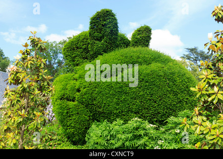 Topiaires d'If en forme de lapin géant dans le Festival International des jardins de Chaumont-sur-loire. Banque D'Images