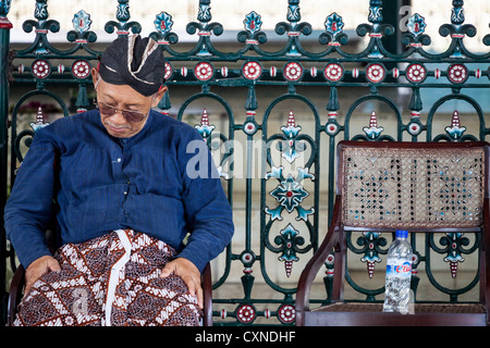 La garde du palais du sommeil dans le palais du Sultan à Yogyakarta en Indonésie Banque D'Images