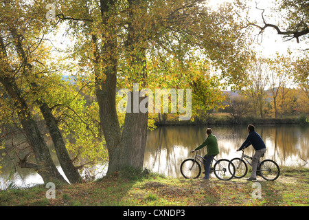 Couleurs d'automne, le vélo dans la région viticole de Rioja, Espagne, Europe, Banque D'Images