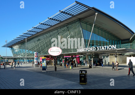 La gare de Stratford Londres façade moderne qui a été le principal centre de transport public pour les Jeux Olympiques de Londres 2012 Newham East London England UK Banque D'Images